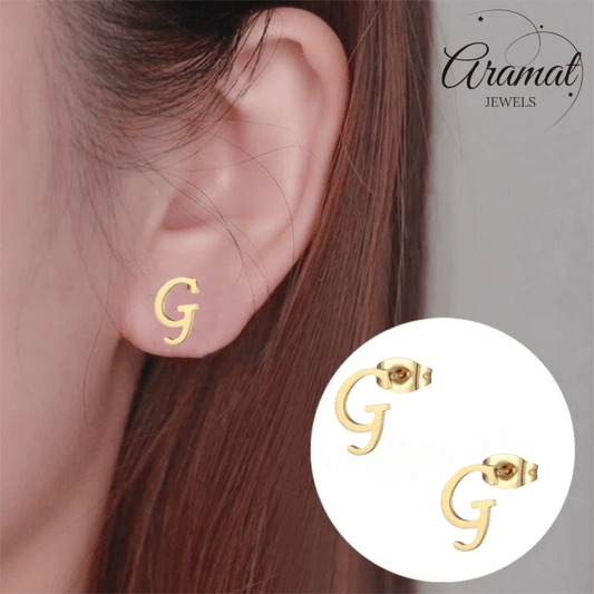 Goudkleurige RVS oorstekers Letter G - Aramat Jewels - Oorbellen - cadeautip