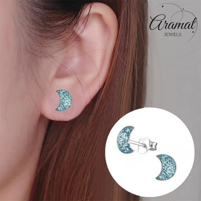 925 Zilveren Kinderoorbellen Blauwe Glitter Maan 6x3mm - Aramat Jewels - Oorbellen - cadeautip