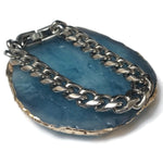 Close-up Van Een Blauwe Agaat Met Een Zilveren Ketting - Gave Stalen Schakelarmband Gourmet