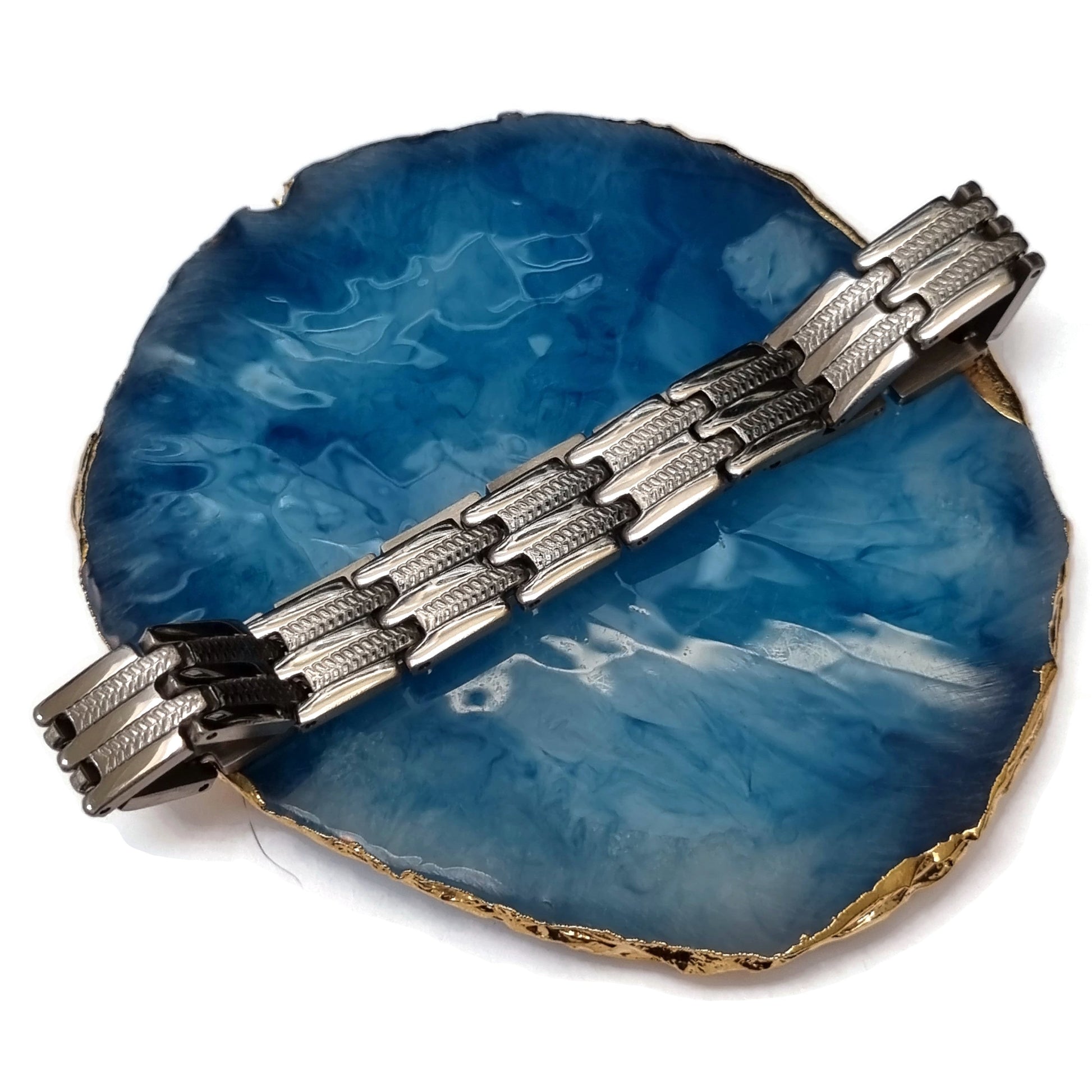 Stalen Schakel Armband Op Blauwe Agaat Met Detailweergave.