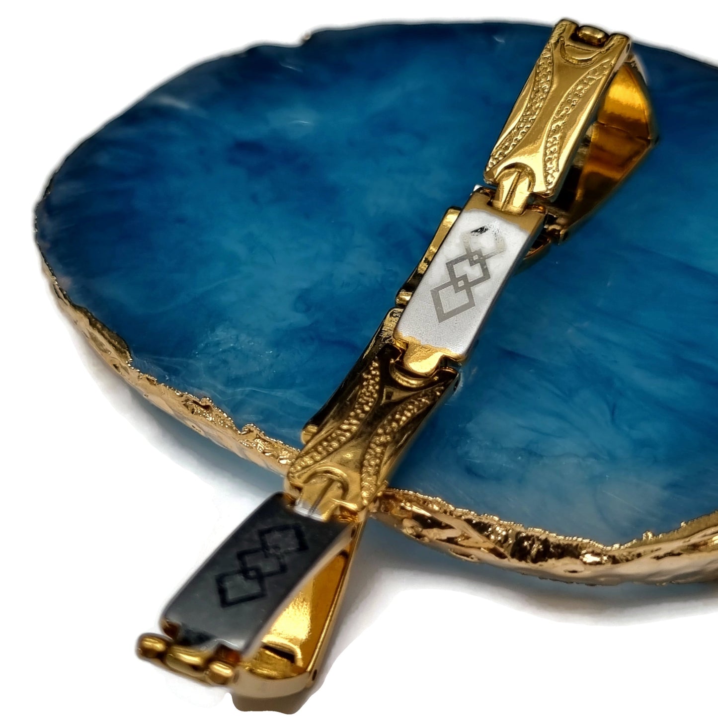 Bicolor Rvs Armband Met Ruitjes Staal - 19cm Met Gouden En Blauwe Steen Met Kruis.