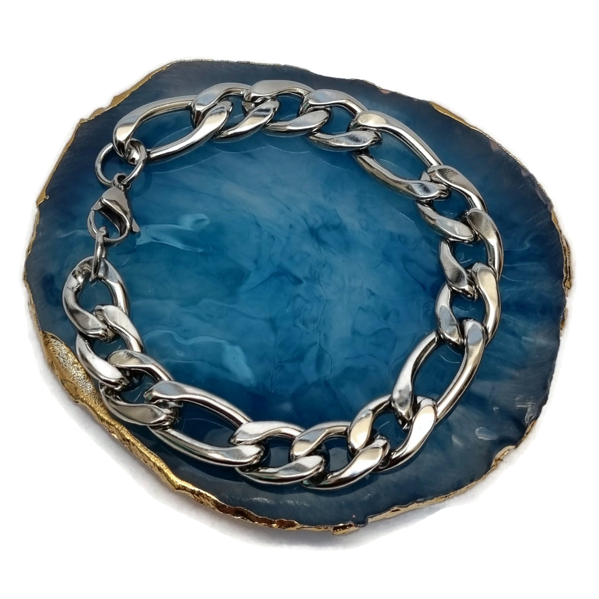 Stoere Stalen Figaro Armband Van Aramat Jewels® Op Blauw Bord