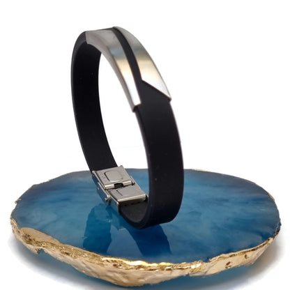 Blauwe En Gouden Bang Armband Met Zwarte Sluiting, Rubberen Armband Streep Met Rvs Accenten 21cm