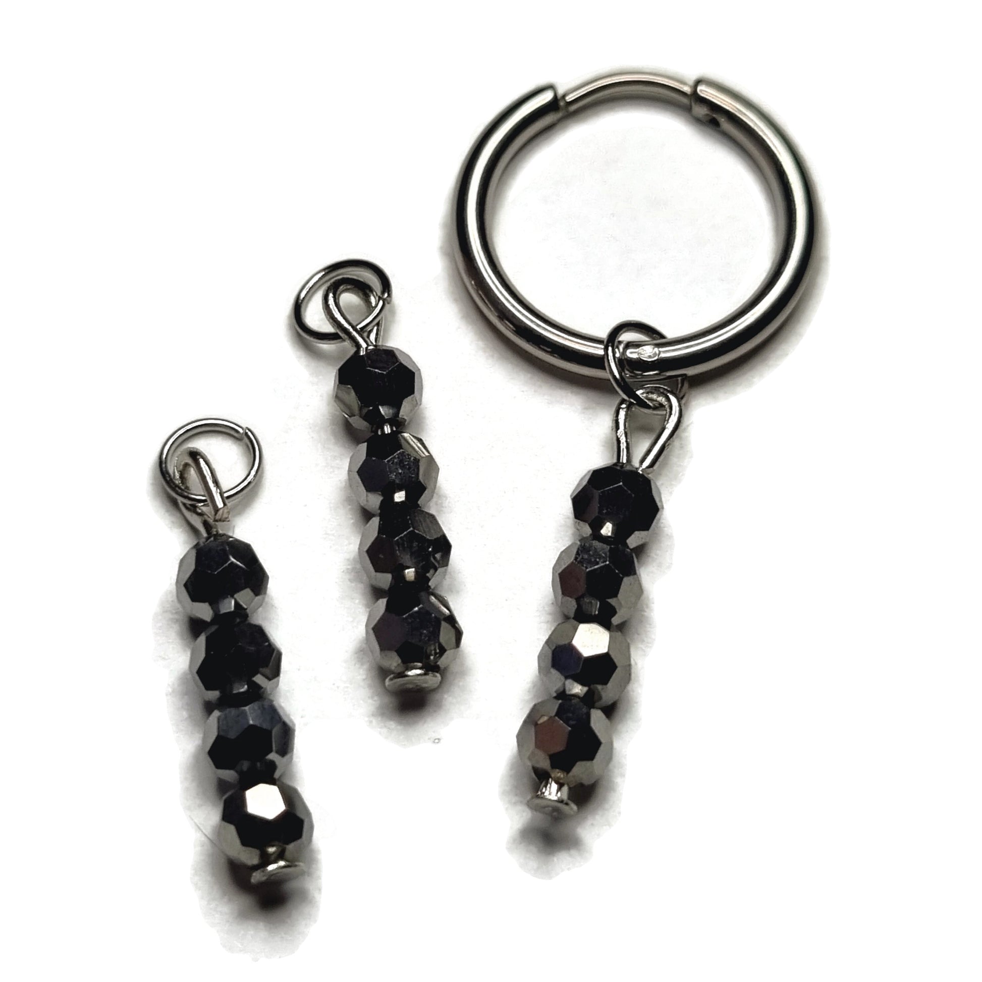 Zwarte Glazen Kralen Op Zilveren Oorring - Prachtige Oorring Bedels Van Aramat Jewels®