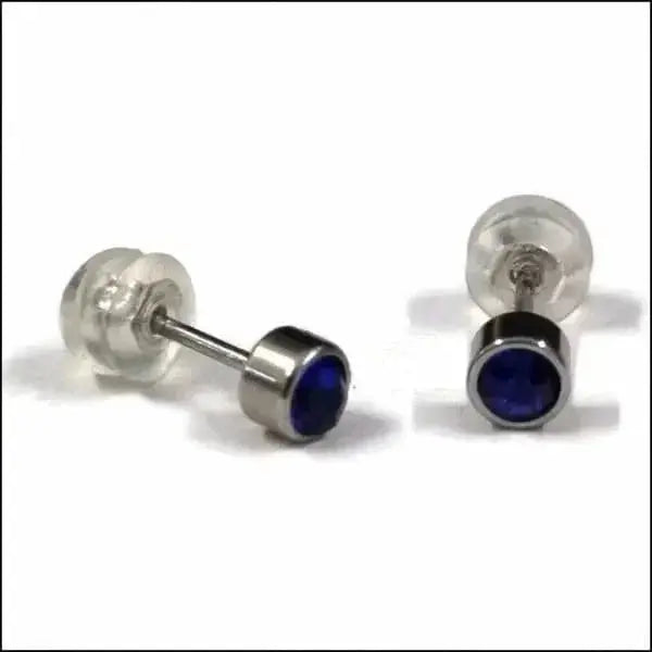 Stalen Kristallen Oorknopjes Zilverkleurig / 4 Mm / Donker Blauw | Oorbellen