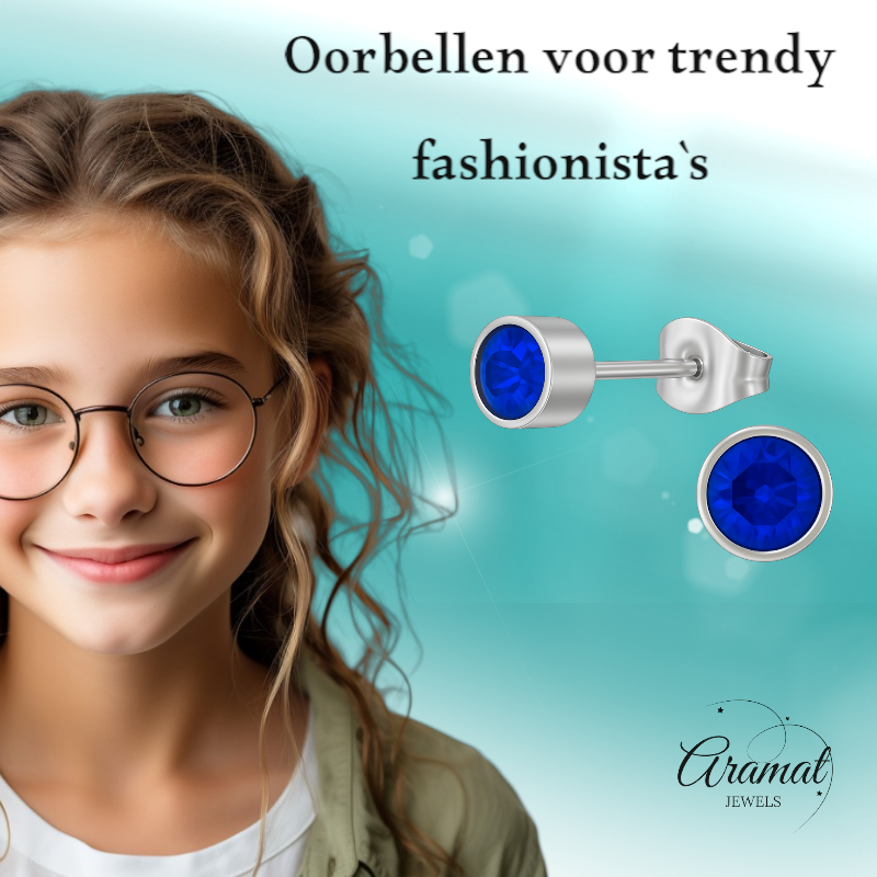 Donkerblauwe kristal oorstekers – 5mm zilver RVS