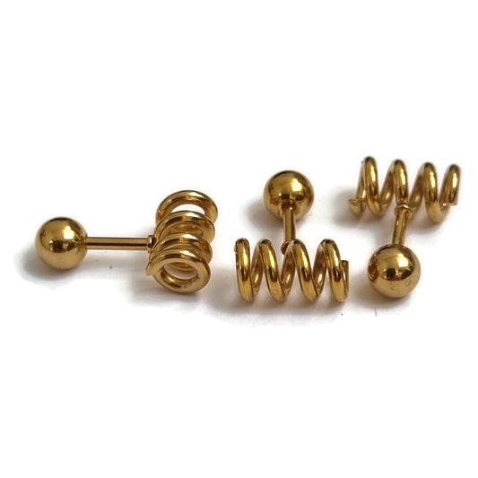 Gouden Spiraal Helixpiercing Van Chirurgisch Staal Met Gouden Oorbellen.