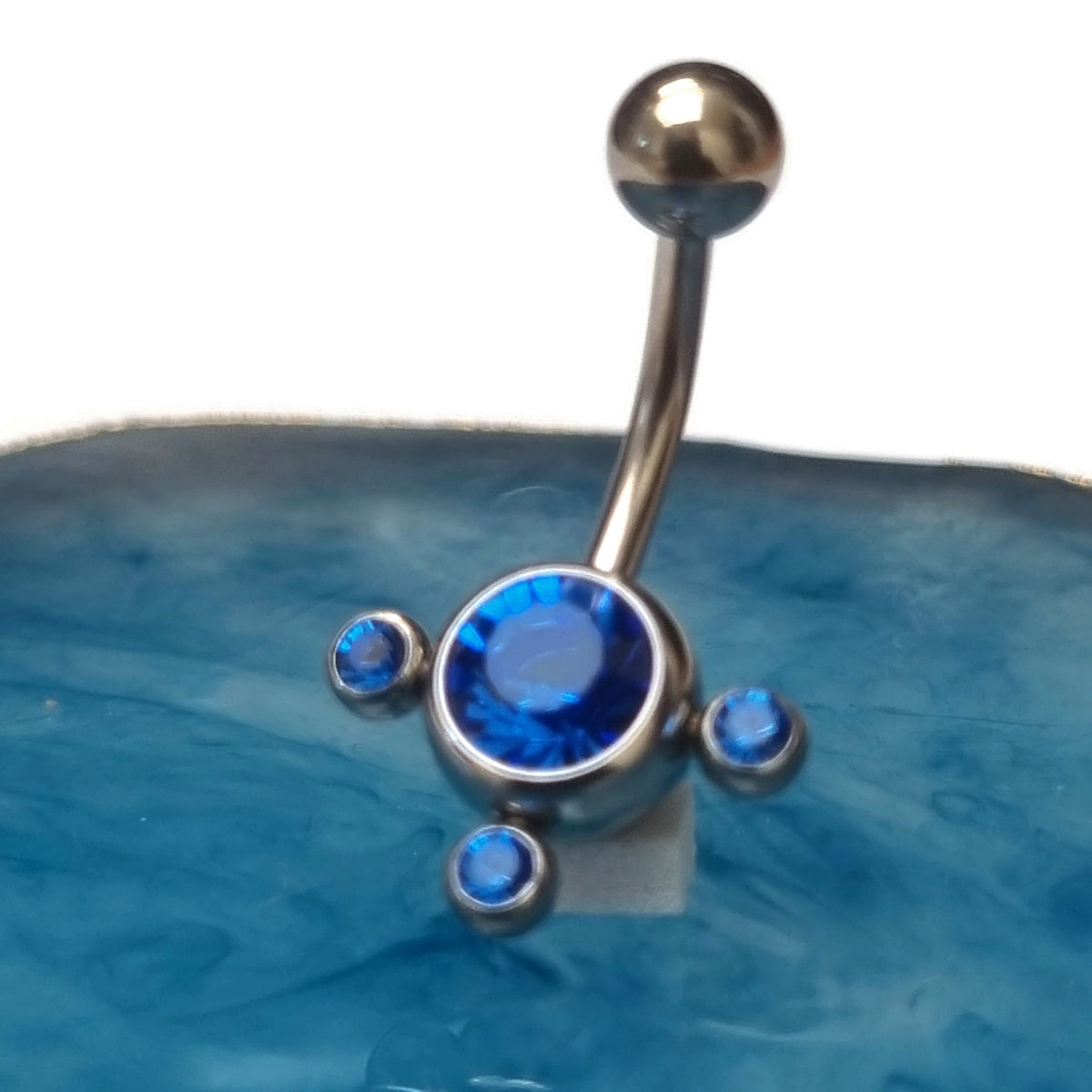 Stalen Navelpiercing Met Saffier Blauwe Zirkonia