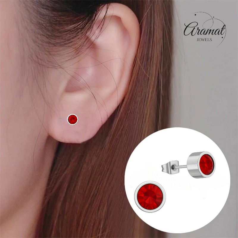 Rode kristal oorstekers – 5mm zilverkleur RVS