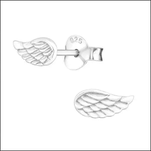 Zilveren Dieren Oorbellen Met Emaille-engelen Vleugels Op Witte Achtergrond