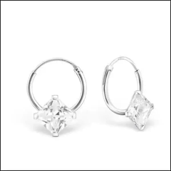 Zilveren Oorringen Met Vierkante Transparante Steen - Seo-friendly Alt Text: Sterling Silver Flower Hoop Earrings By Aramat