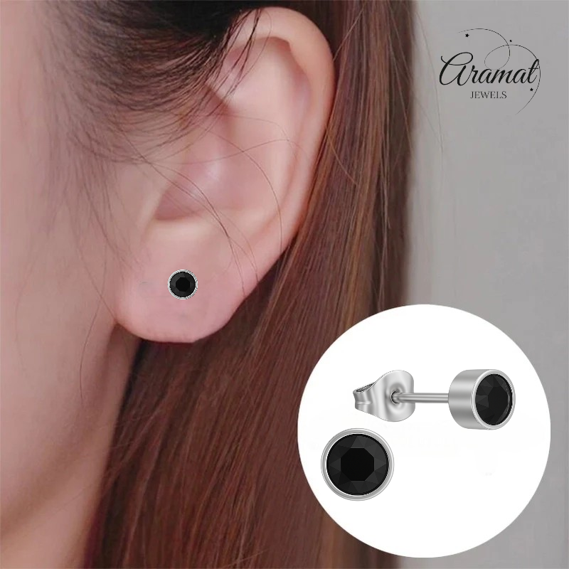Zwarte kristal oorstekers – 5mm zilver RVS