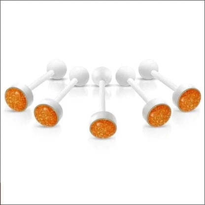 Drie Oranje Glitterballen Op Bioplast Witte Tongpiercing