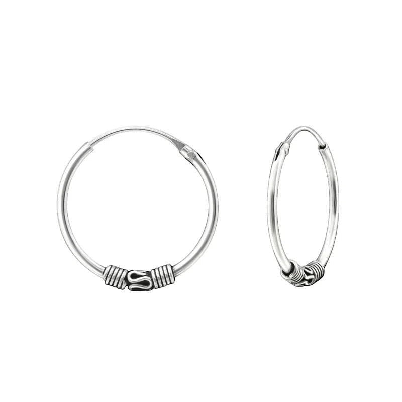 Aramat Jewels 18mm Bali oorringen van geoxideerd 925 sterling zilver met een boho festival design.