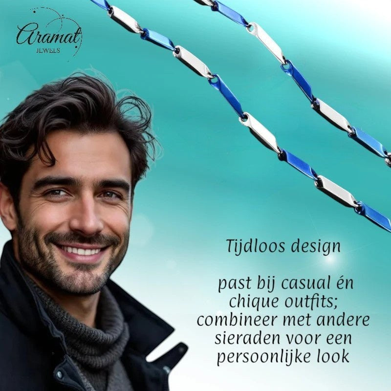 Aramat Jewels bicolor bamboo ketting van blauw en zilverkleurig RVS, 60cm lang, gedragen door een stijlvolle man.