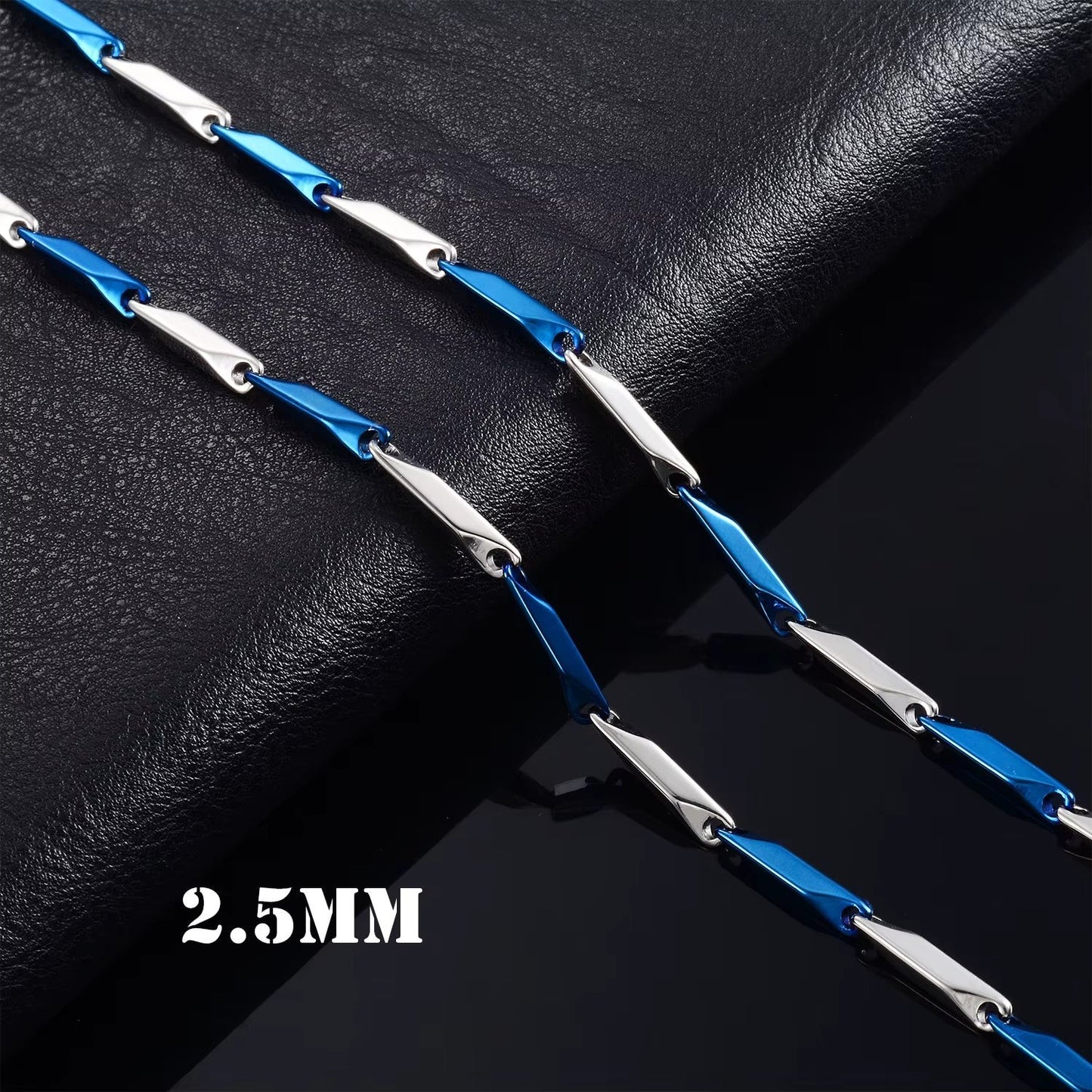 Aramat Jewels bicolor bamboo schakelketting van 2,5mm dik chirurgisch staal in zilver en diepblauw.