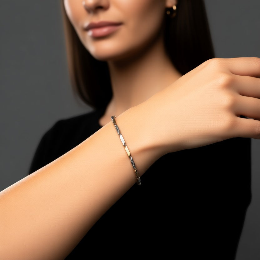 Aramat Jewels bicolor schakelarmband met Grieks motief in staal, 22cm lang en 3mm breed.