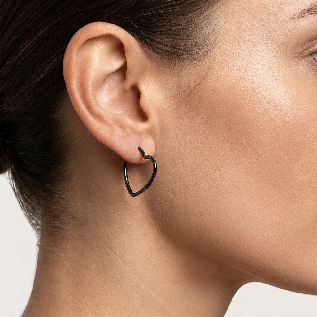 Aramat Jewels black heart-shaped hoop earrings, 20mm, made of stainless steel.
