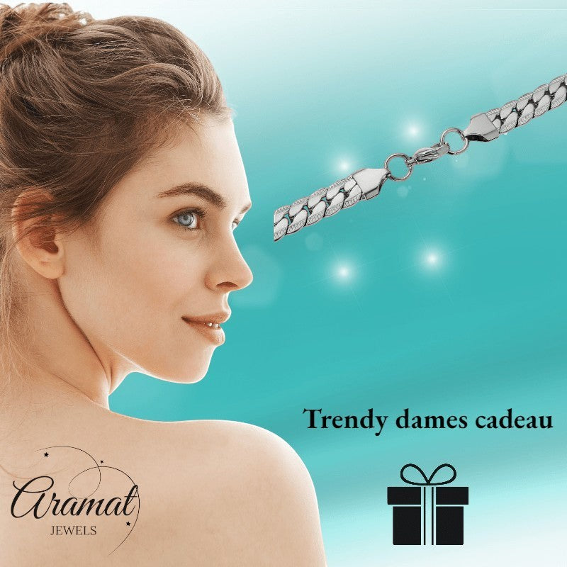 Aramat Jewels chunky zilverkleurige gourmet ketting van 8mm breed RVS met luxe embossed rand voor een stoere look.