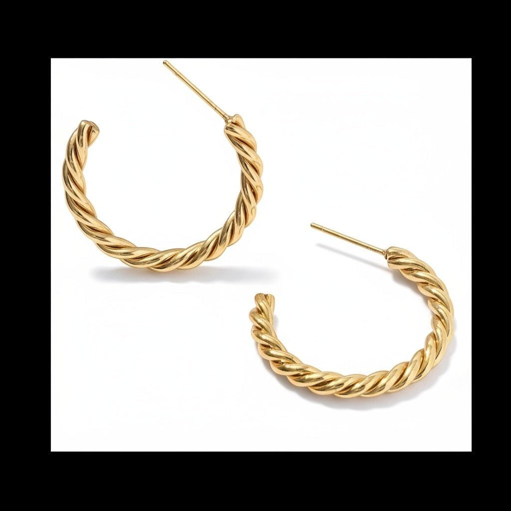 Aramat Jewels goudkleurige halve hoepel oorstekers van roestvrij staal met een elegant gedraaid twisted design.