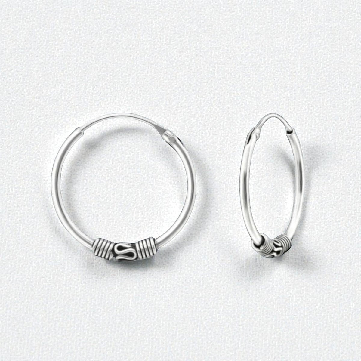 Aramat Jewels 18mm Bali oorringen van geoxideerd 925 sterling zilver met een boho festival design.
