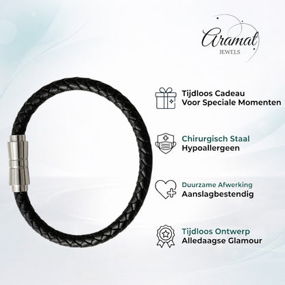 Aramat Jewels zwarte gevlochten leren herenarmband met een zilverkleurige magnetische sluiting van roestvrij staal.