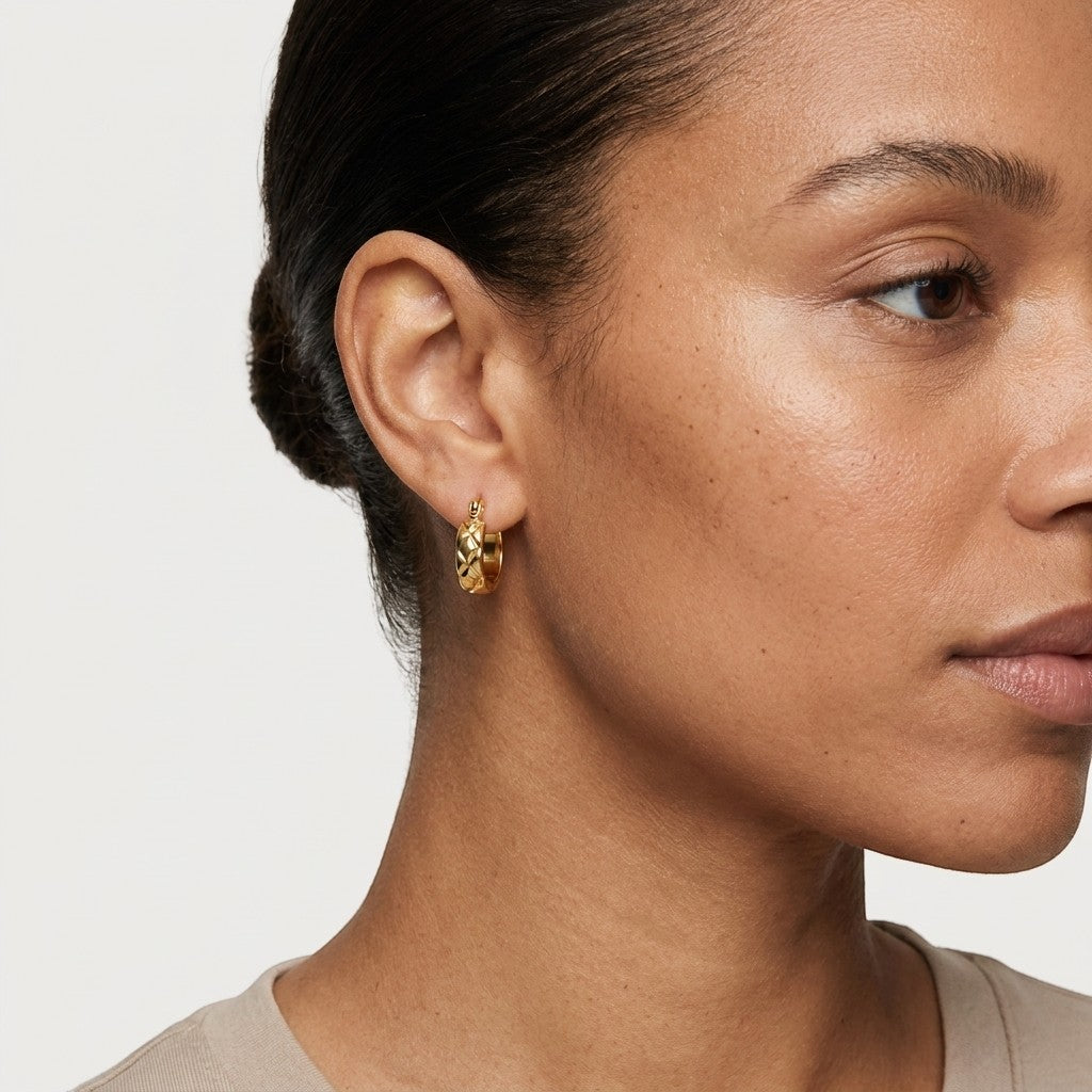 Aramat Jewels gold-tone stainless steel small hoop earrings with a diamond pattern, 10mm diameter.