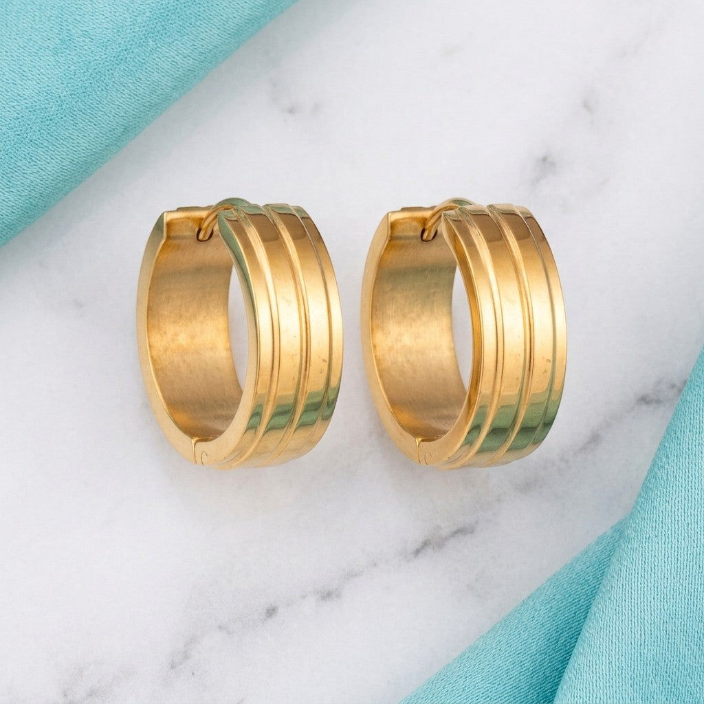Aramat Jewels gold-tone stainless steel hoop earrings with two raised stripes, 20mm diameter.