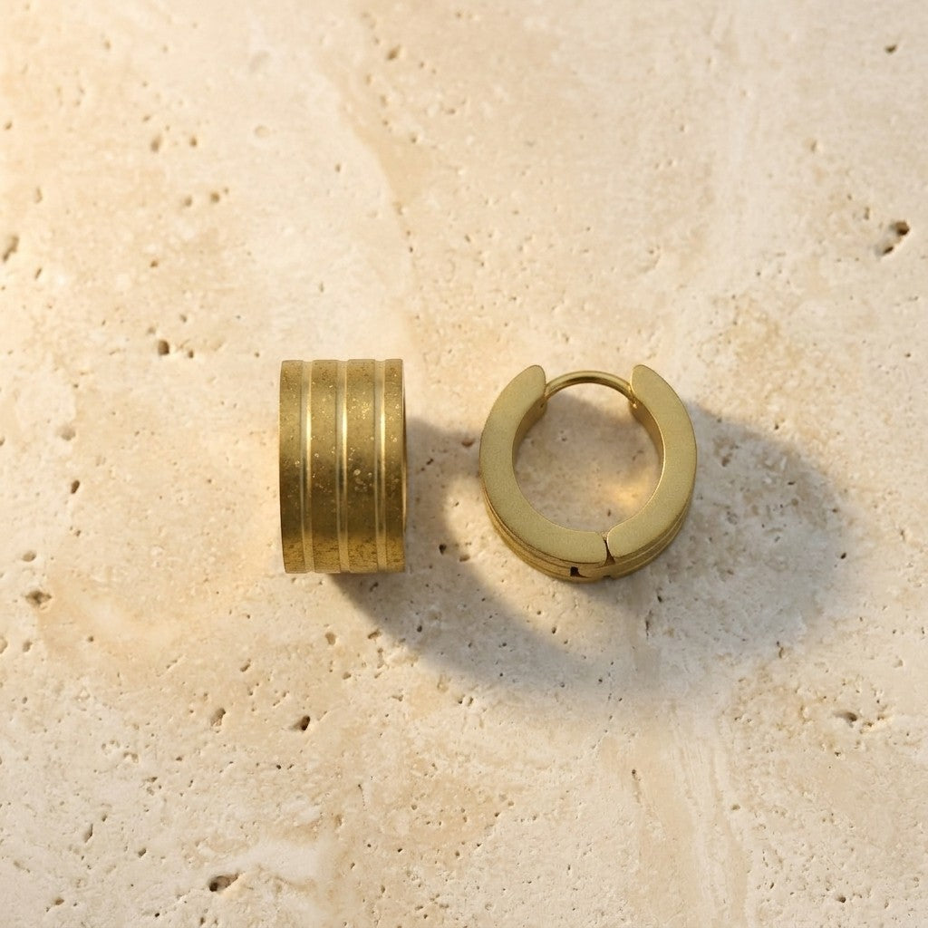 Aramat Jewels gold-tone stainless steel huggie hoop earrings with sandblasted stripe detailing