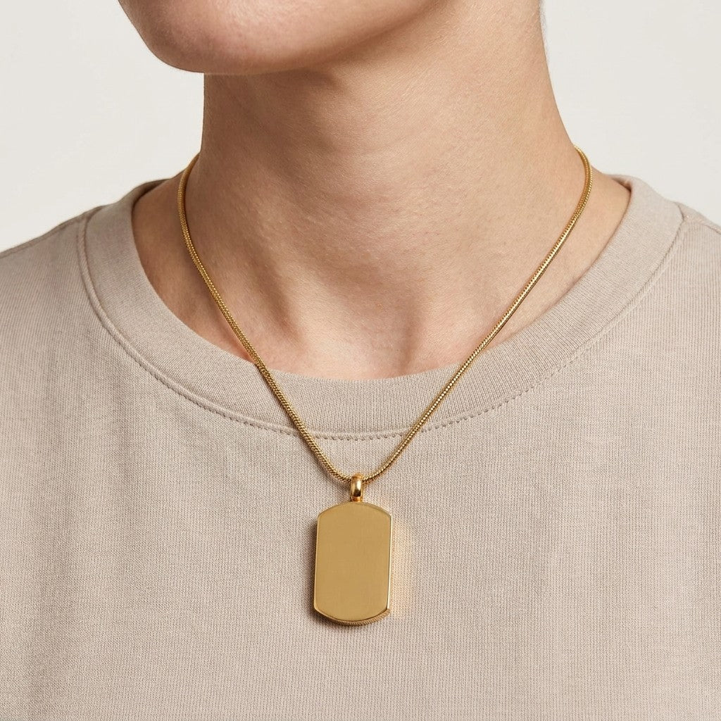 Aramat Jewels® goudkleurige rechthoekige ashanger van staal, zonder ketting. Een stijlvol gedenksieraad.