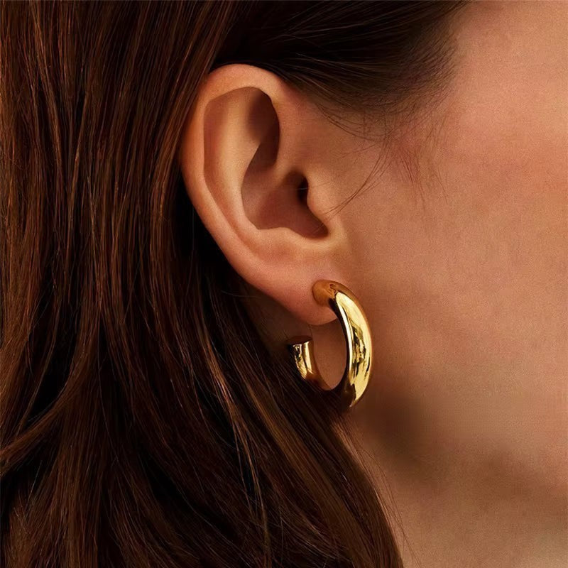 Aramat Jewels massieve gouden halve oorringen van glad RVS, 25x8mm, voor een moderne en luxe uitstraling.
