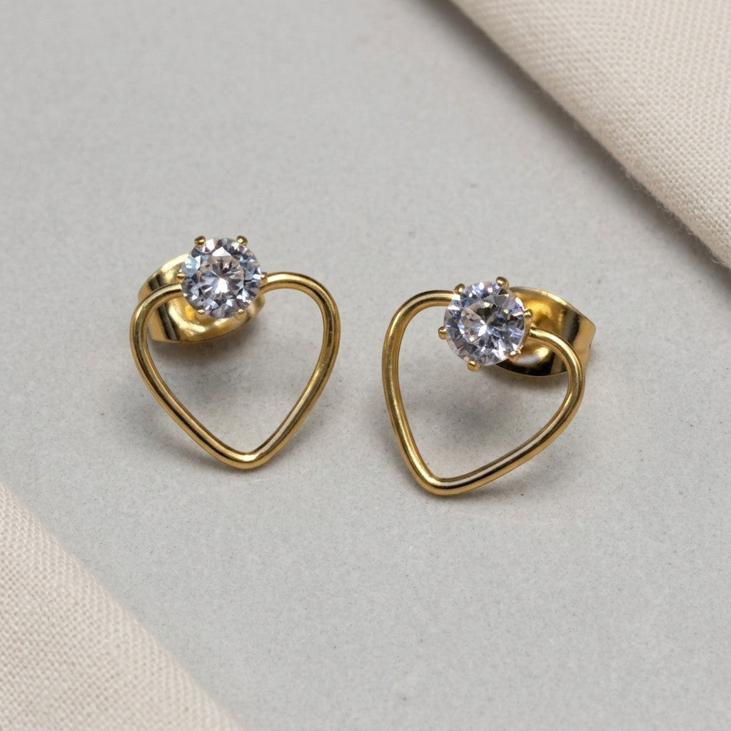 Aramat Jewels goudkleurige open hart oorbellen 10mm met zirkonia steen, staal.