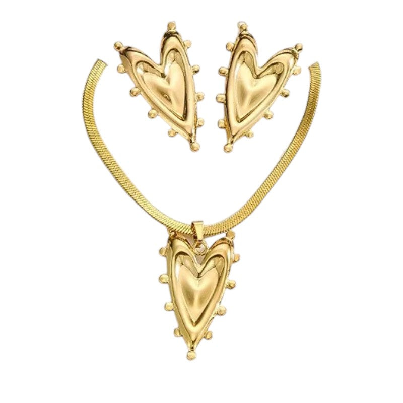 Aramat Jewels goudkleurige RVS sieradenset met hartvormige hanger en oorbellen voorzien van een speels bolletjespatroon.