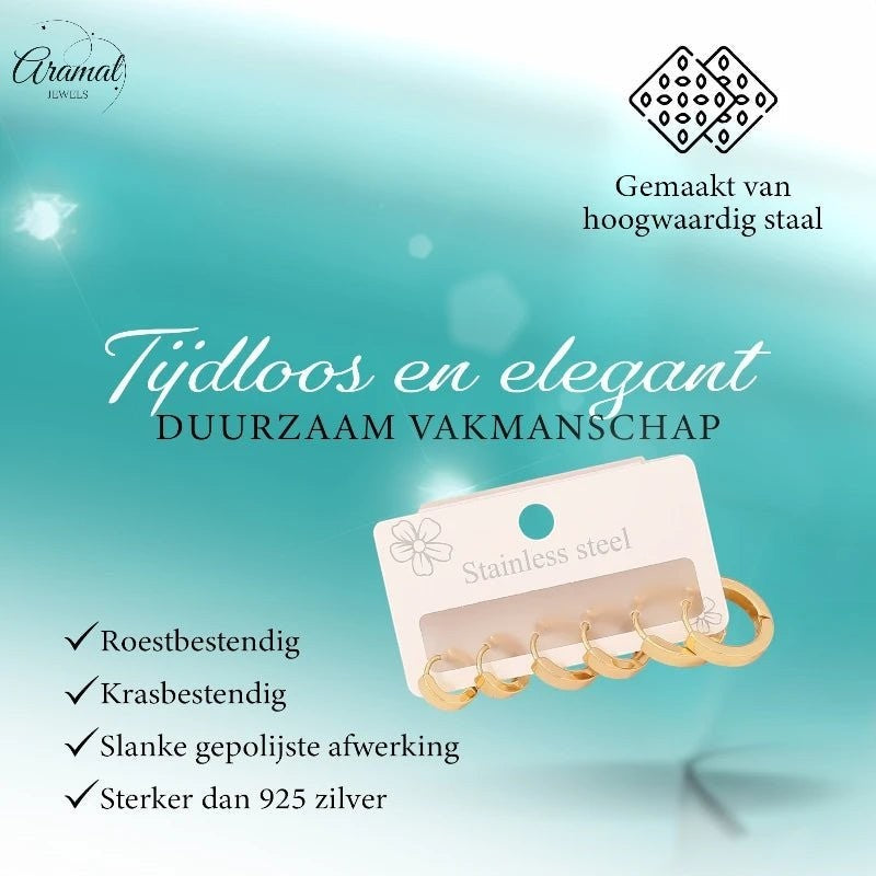 Aramat Jewels set van 3 paar goudkleurige roestvrijstalen huggie oorringen in verschillende maten op een displaykaart