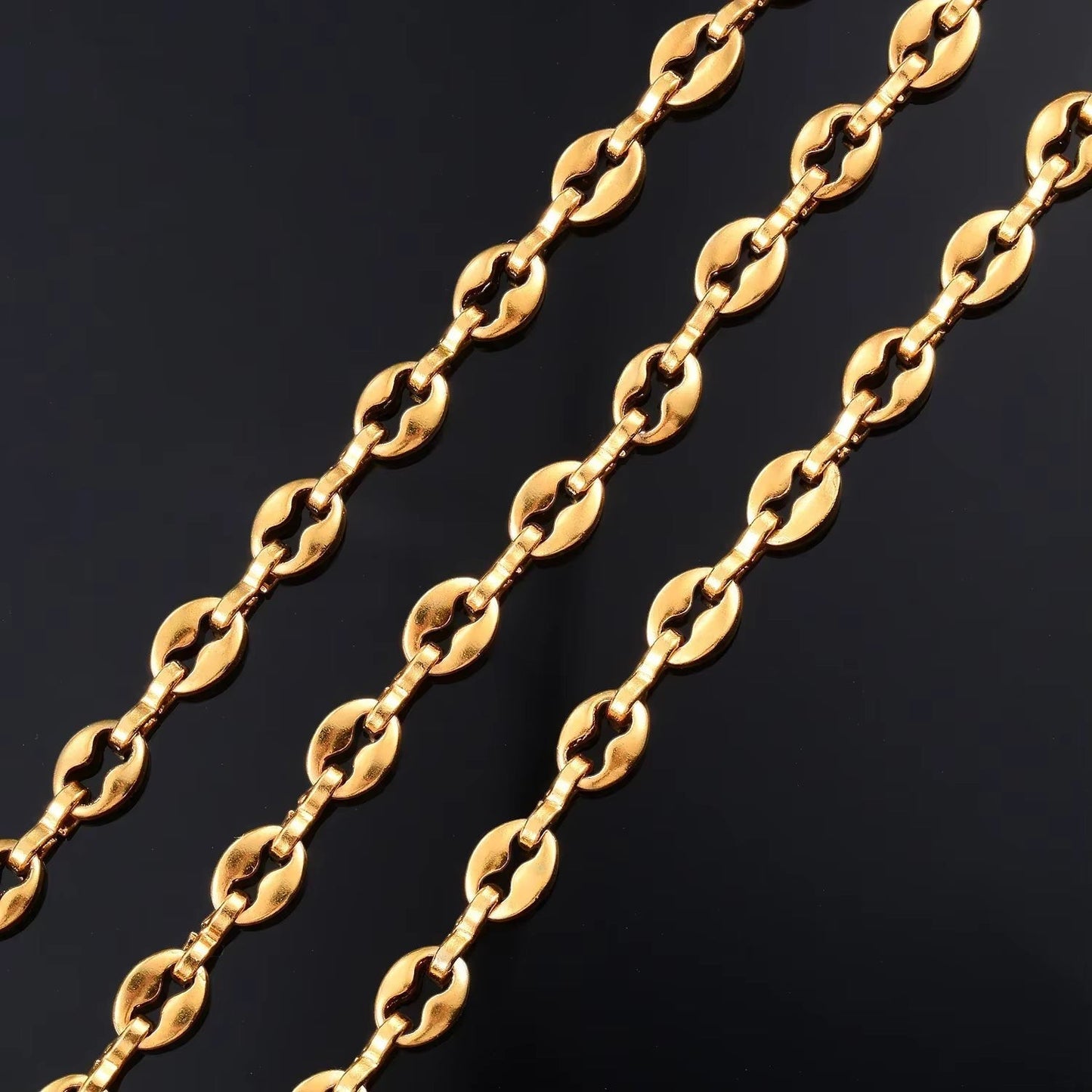 Aramat Jewels goudkleurige stalen koffieboon ketting van 4,5mm breed, een duurzame unisex schakelketting.