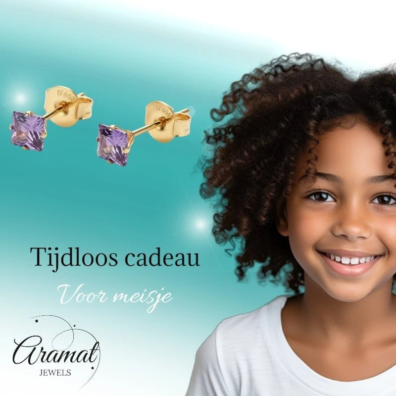 Aramat Jewels goudkleurige oorbelstekers met 4mm vierkante paarse zirkonia, ideaal voor meisjes.