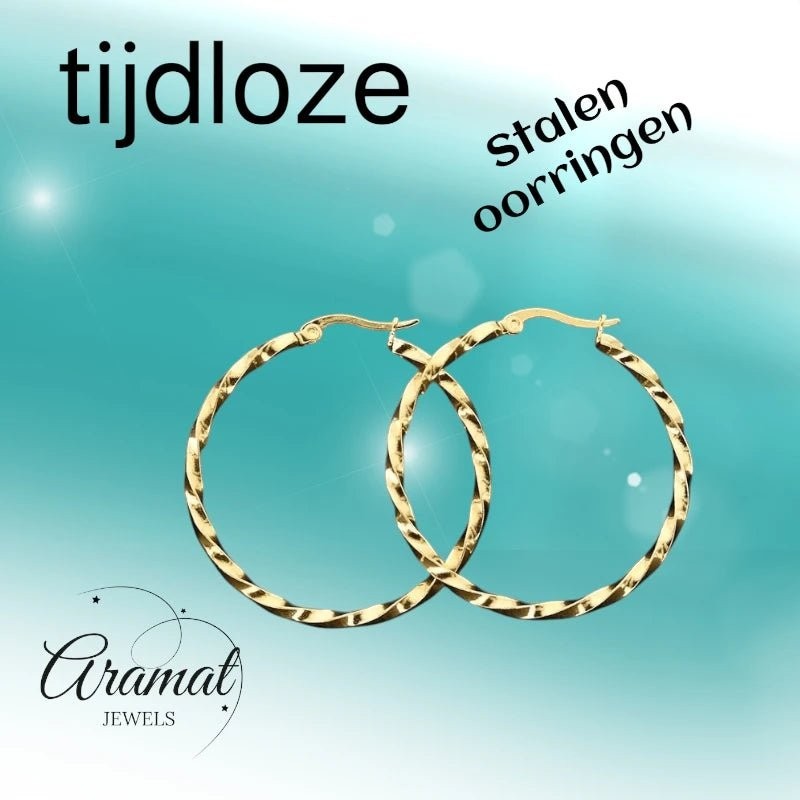 Aramat Jewels goudkleurige RVS swirl hoepeloorbellen van 30 mm met scharniersluiting.