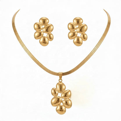 Aramat Jewels goudkleurige RVS sieradenset met slangenketting en oorbellen in een ovaal bolvormig design.