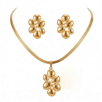 Aramat Jewels goudkleurige RVS sieradenset met slangenketting en oorbellen in een ovaal bolvormig design.