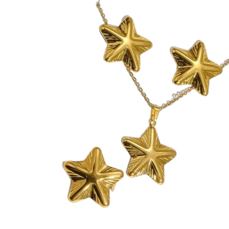 Aramat Jewels goudkleurige RVS sieradenset met sterhanger, oorbellen en ketting van 45 cm.