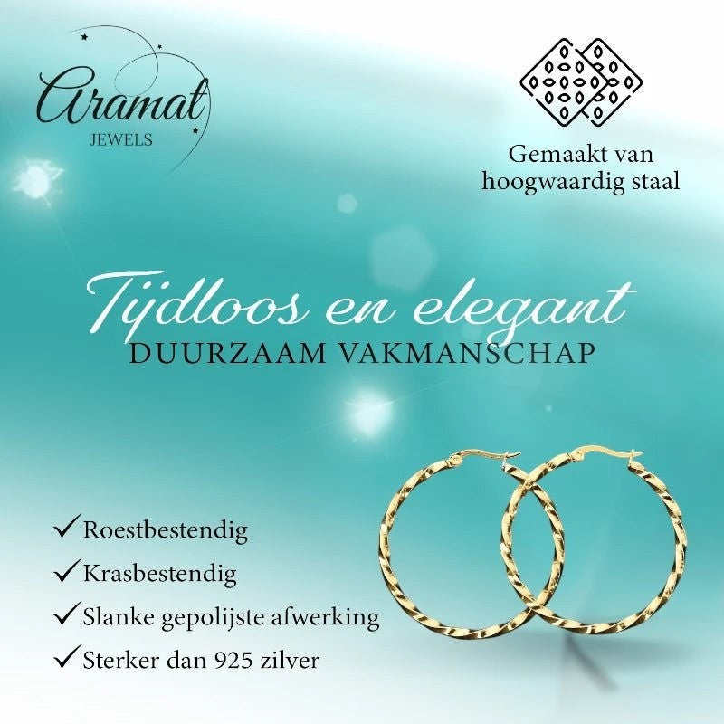 Aramat Jewels goudkleurige RVS swirl hoepeloorbellen van 30 mm met scharniersluiting.