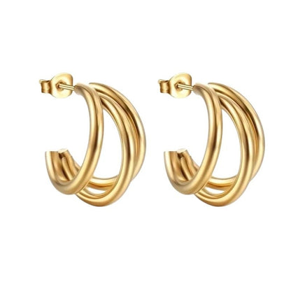 Aramat Jewels goudkleurige triple halve oorringen van roestvrij staal met vlindersluiting, 25mm hoog.