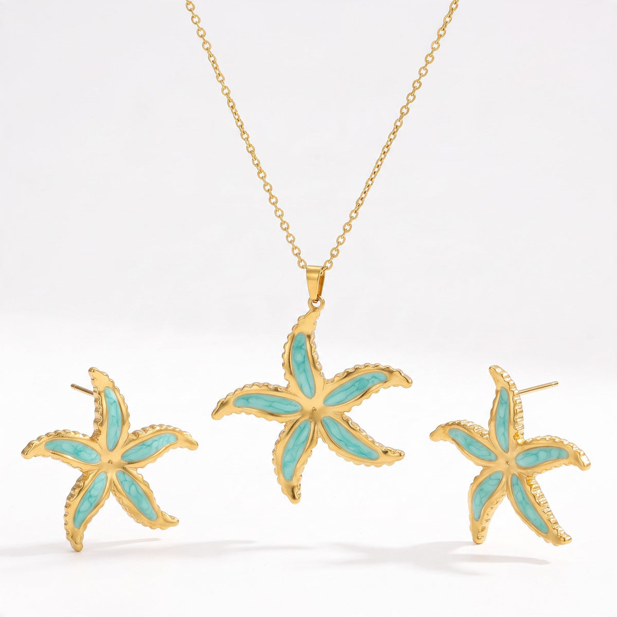 Aramat Jewels goudkleurige RVS sieradenset met zeesterhanger en bijpassende oorbellen met turquoise emaille