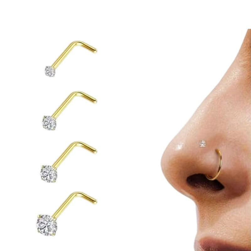 Aramat Jewels goudkleurige neuspiercing met transparante zirkonia steen en L-vormig staafje van chirurgisch staal.