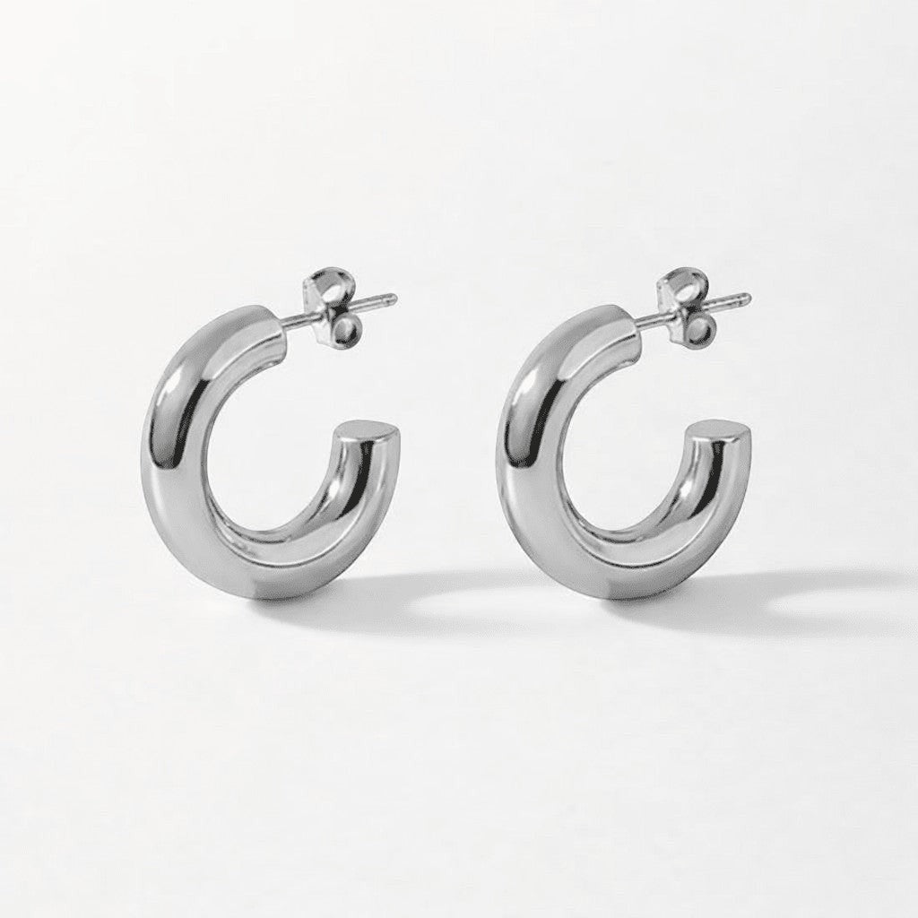 Aramat Jewels massieve zilverkleurige halve oorringen van glad RVS, 25x8mm, voor een moderne look.