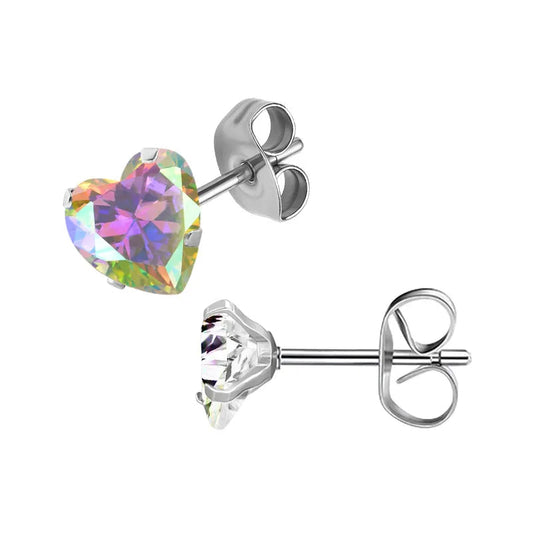 Aramat Jewels hartjes oorstekers van zilverkleurig RVS met transparante AB-zirkonia steentjes en vlindersluiting.