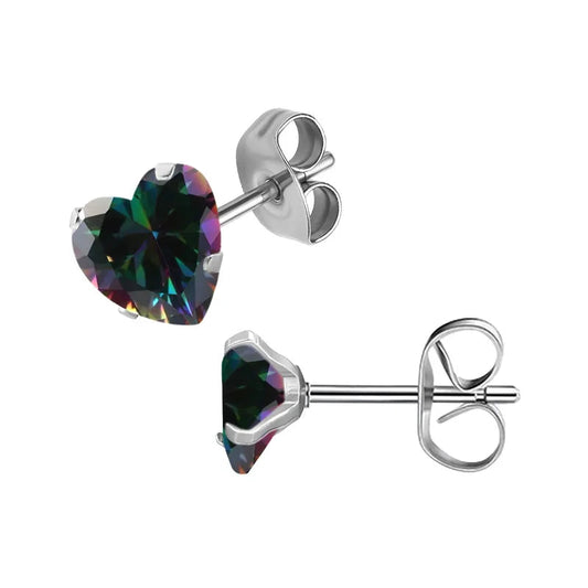 Aramat Jewels hartjes oorstekers van RVS met donkere AB zirkonia steentjes en een zilverkleurige afwerking.