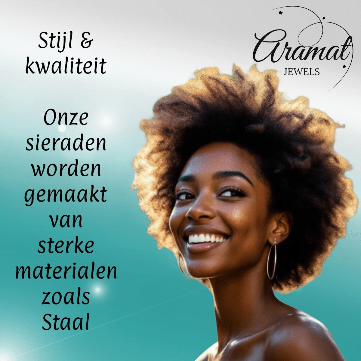 Stralende vrouw met afro kapsel draagt een Aramat Jewels 5mm zilverkleurige stalen jasseron ketting