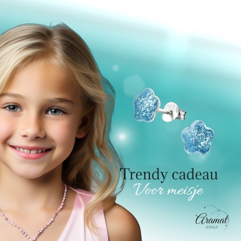 Aramat Jewels 925 zilveren kinderoorbellen in de vorm van een blauwe glitter bloem, 8mm.