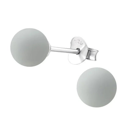Aramat Jewels 925 silver stud earrings featuring 6mm matte light grey synthetic pearls on a white background.
